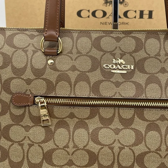 Coach Gallery Tote Bag in Signature Canvas - Picture 2 of 12